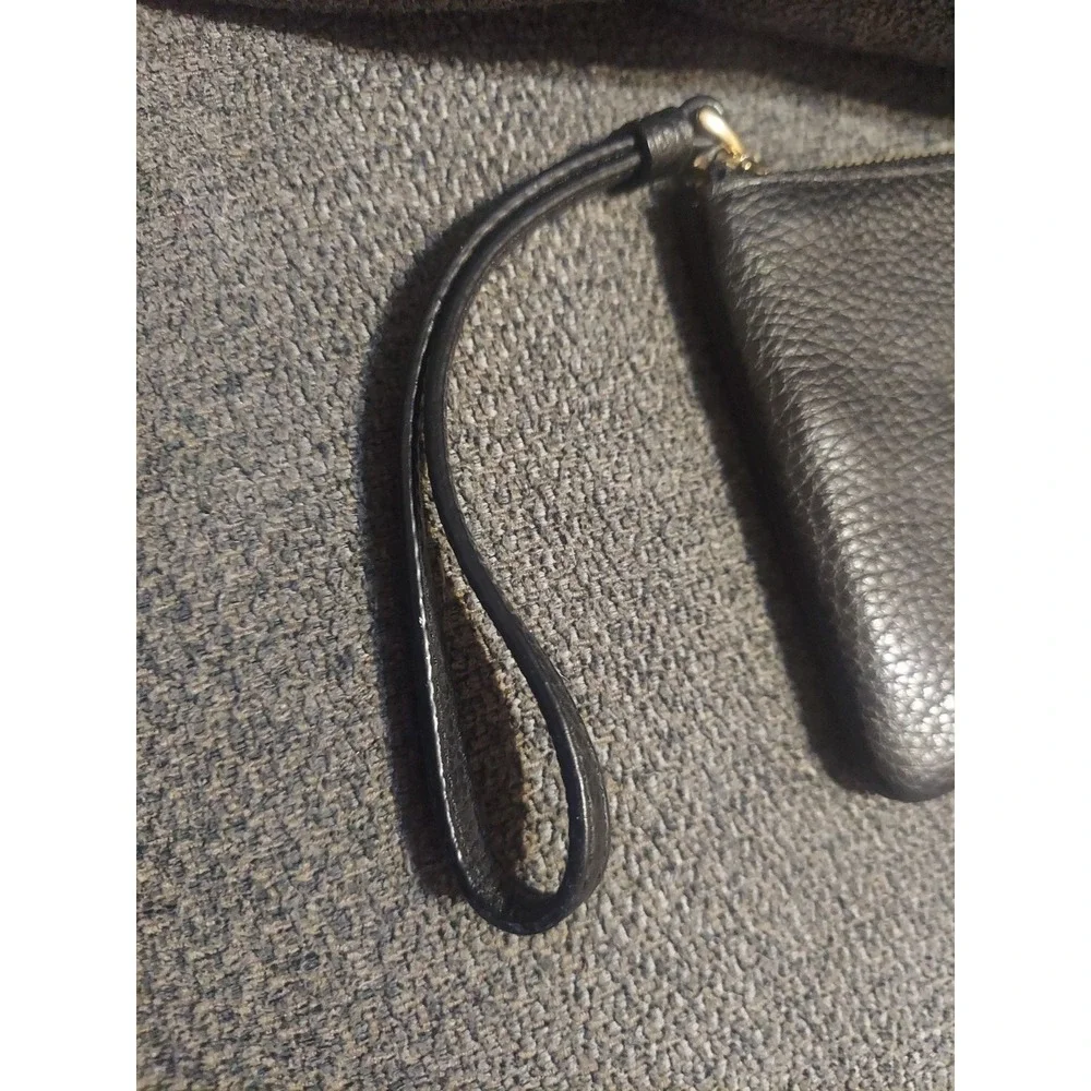 Coach Black Pebbled Leather Horse & Carriage Embossed Corner Zip‎ Wristlet NWOT